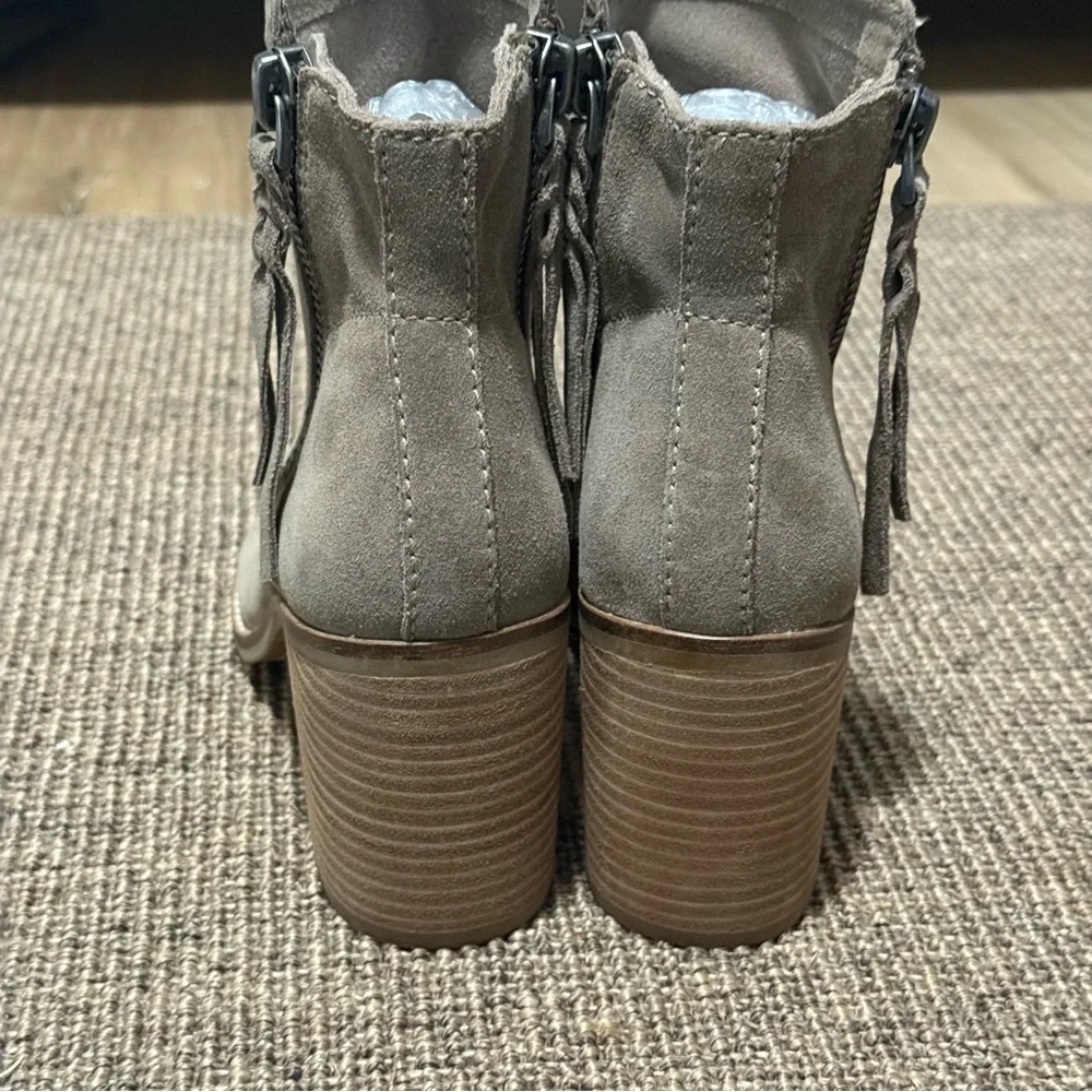 NWOT Dolce Vita Lana Tassels Ankle Suede Booties - Picture 3 of 5